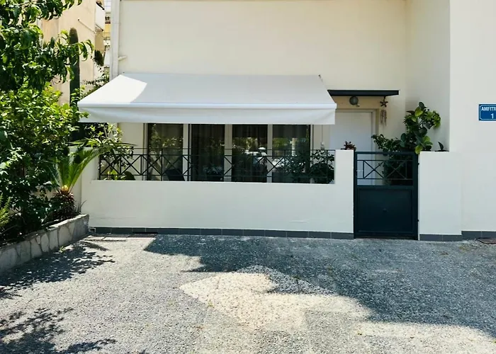 Unique, Stylish Studio Near Beaches